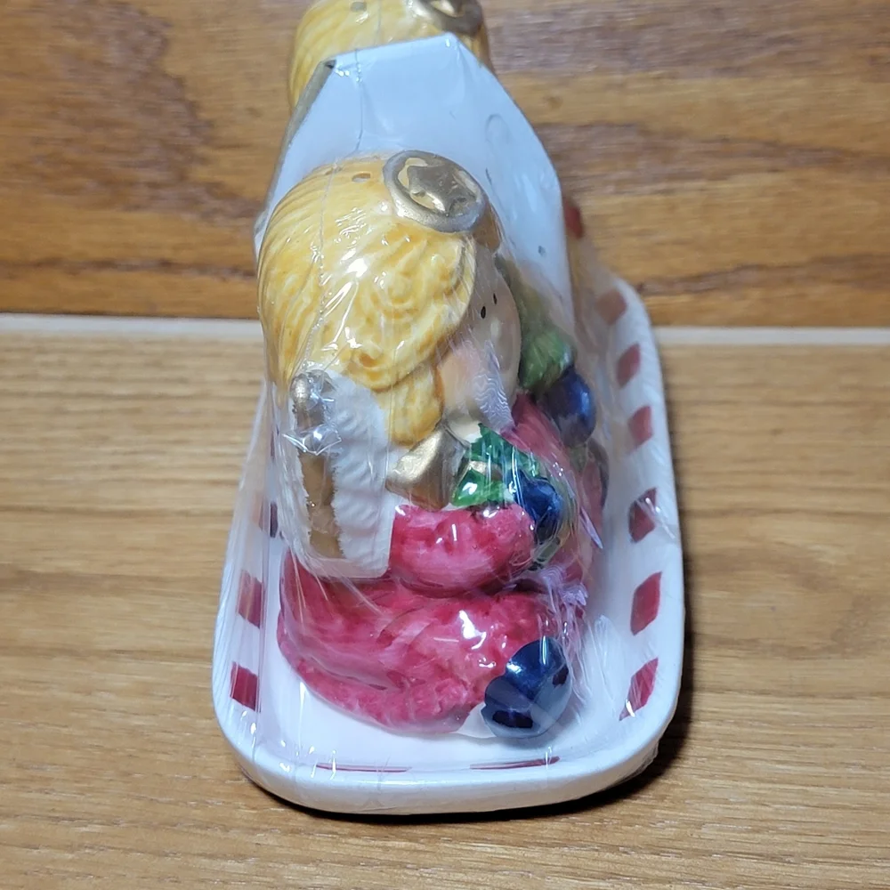 New Vintage Christmas Angels Salt and Pepper Shaker Set With Tray.